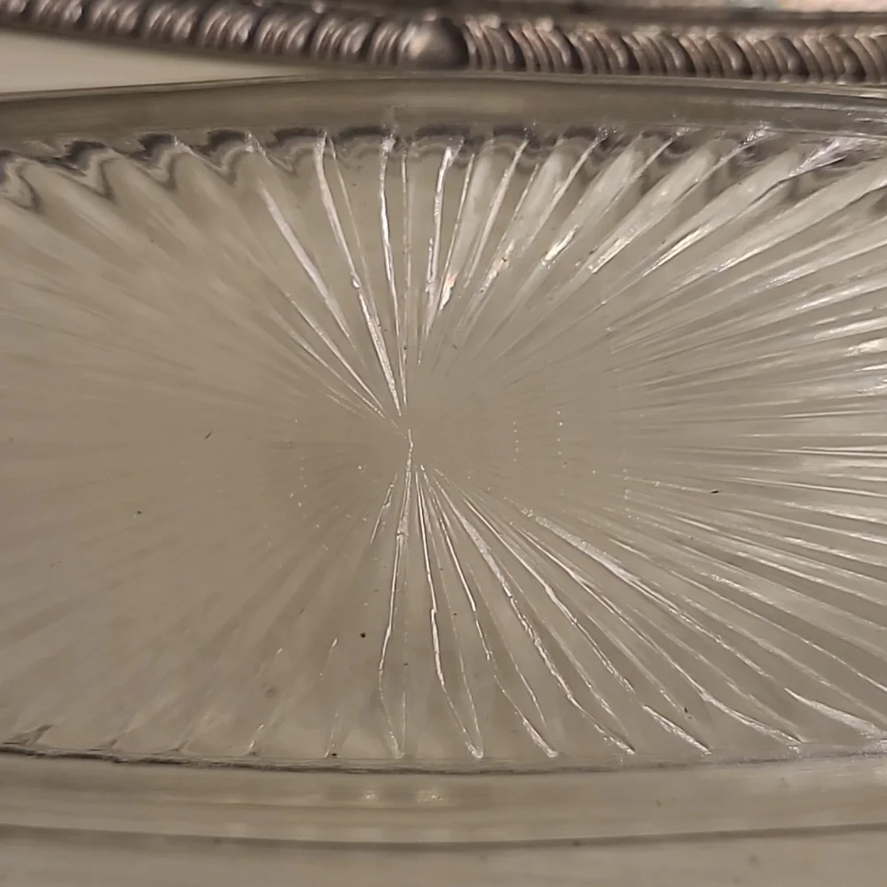 Vintage silver plated butter dish with original glass liner insert - Picture 5 of 12
